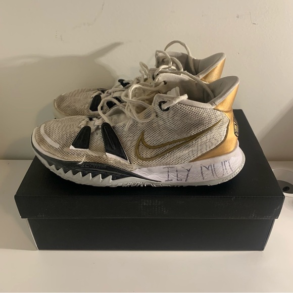 Kyrie 7 White/Metallic Gold-Black Men’s 10 - Picture 3 of 10